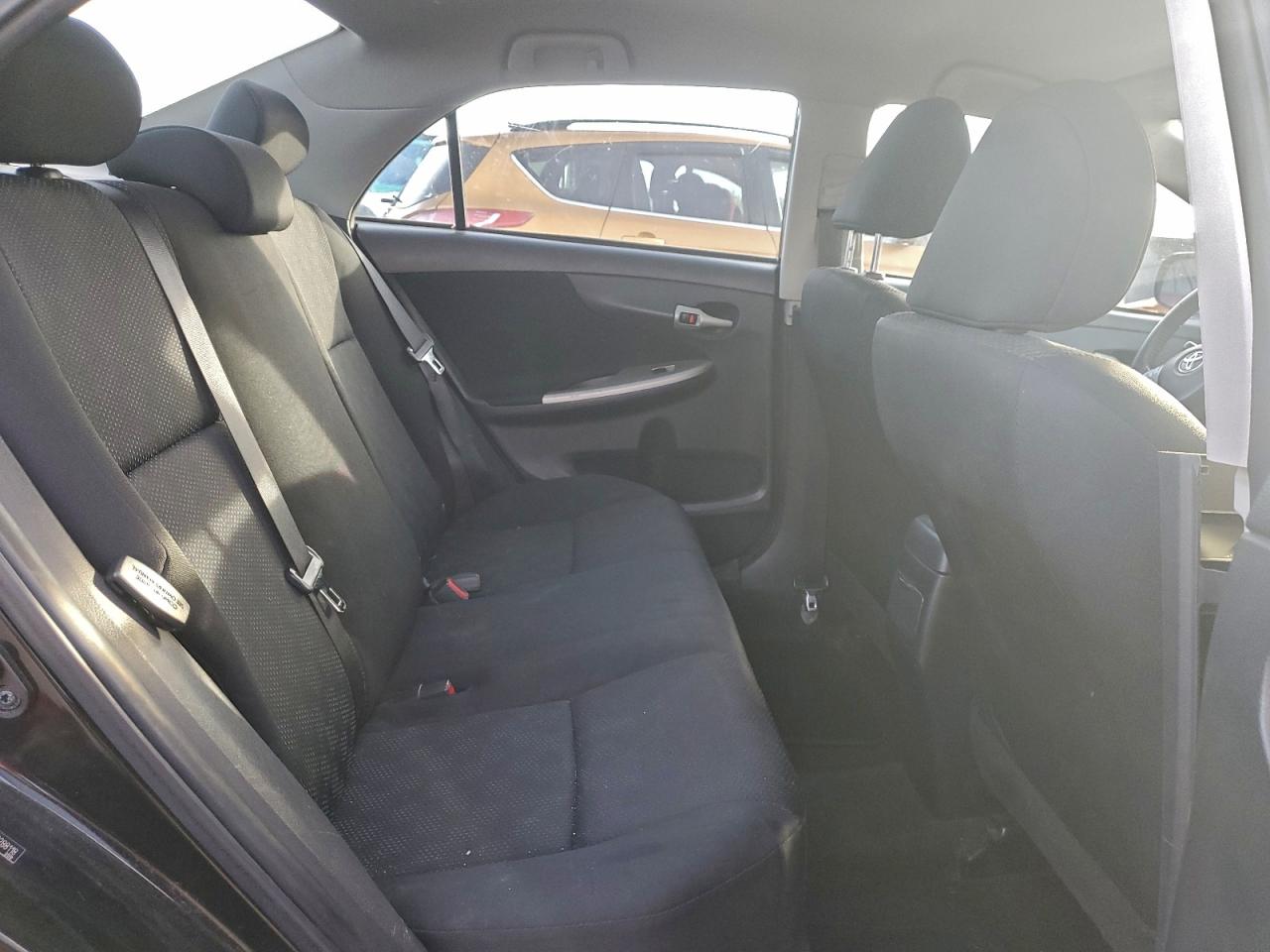 Toyota Corolla Base Image 4