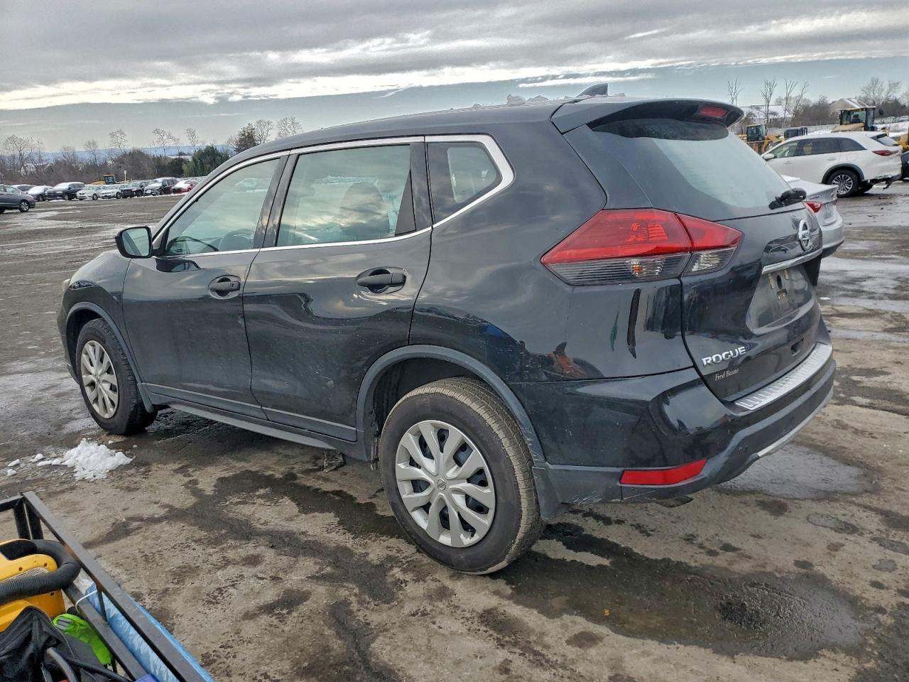 Nissan Rogue S Image 3