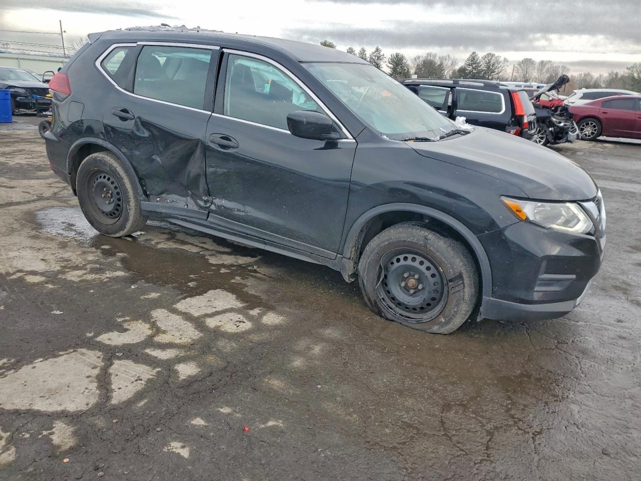 Nissan Rogue S Image 4