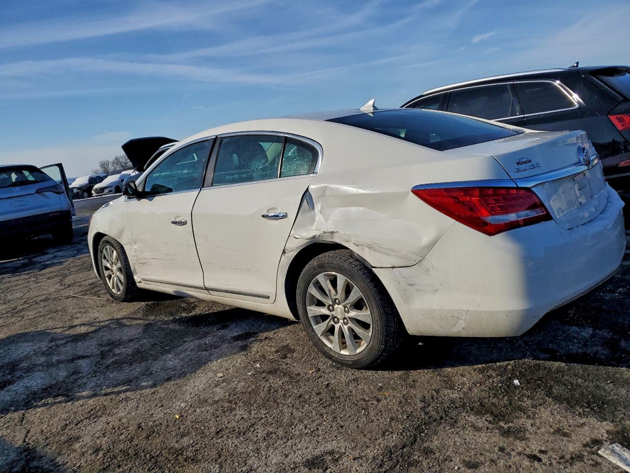 Buick LaCrosse Image 2