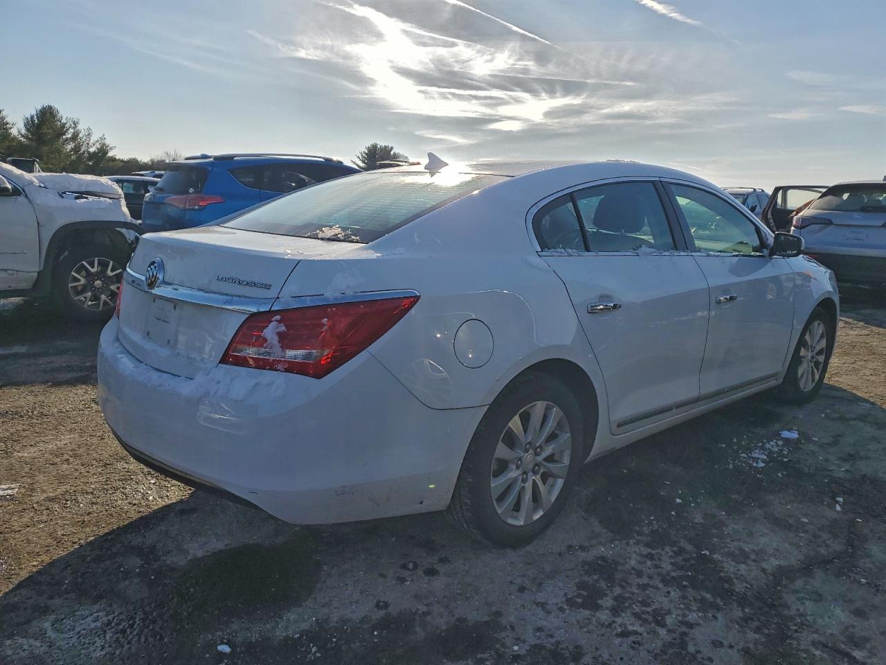 Buick LaCrosse Image 3