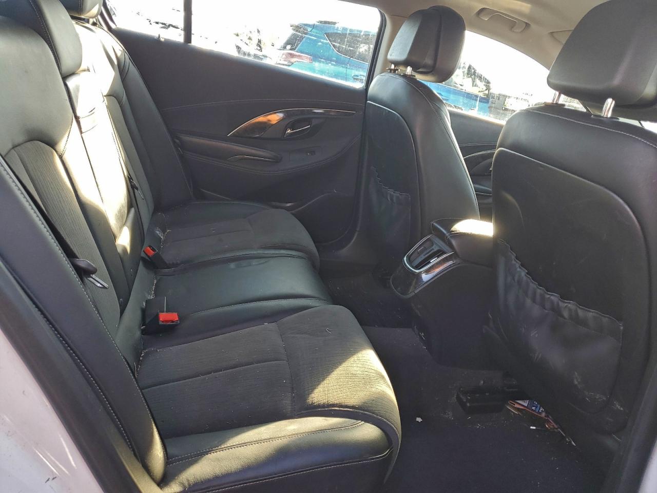 Buick LaCrosse Image 12