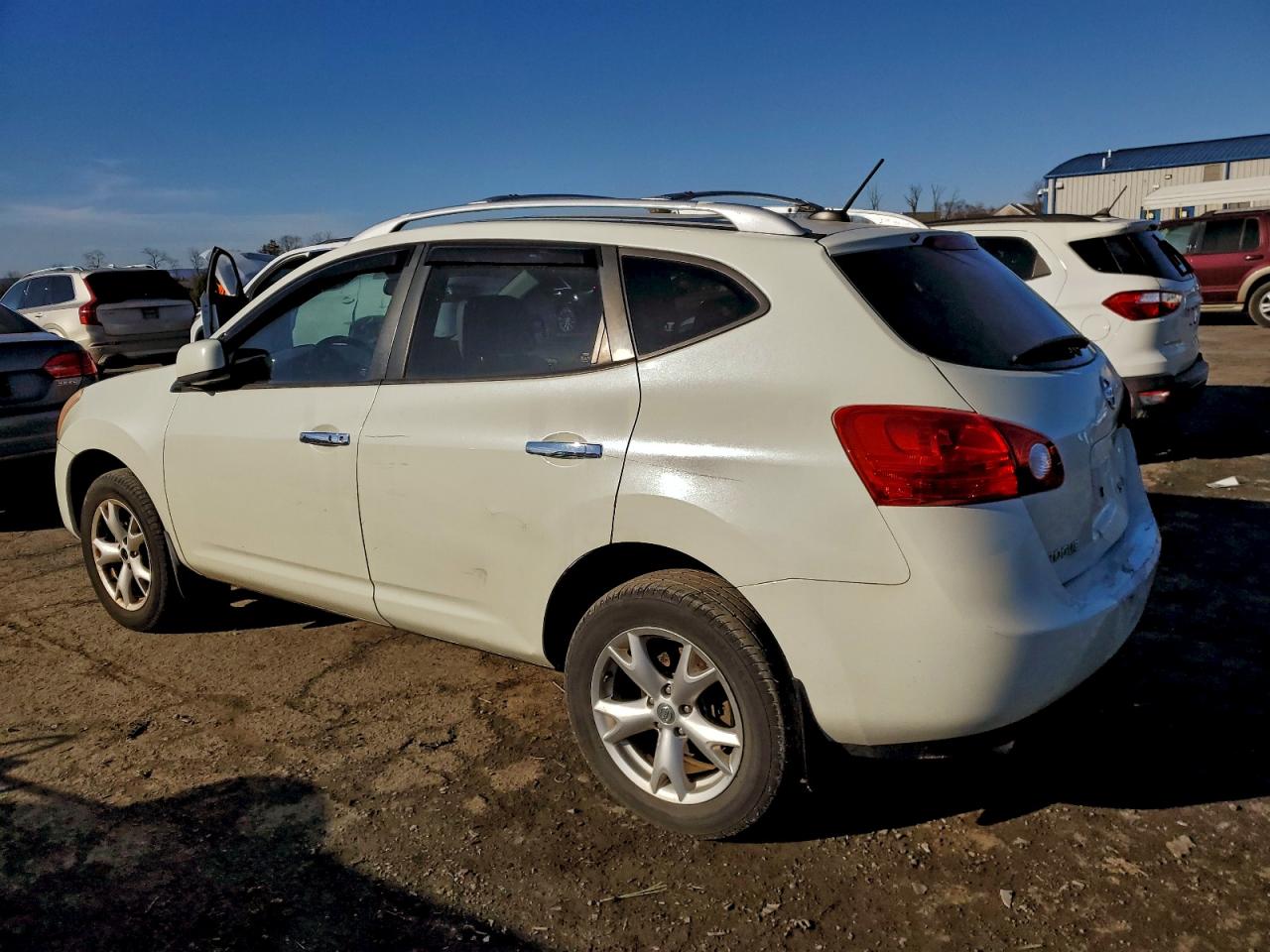 Nissan Rogue S Image 3