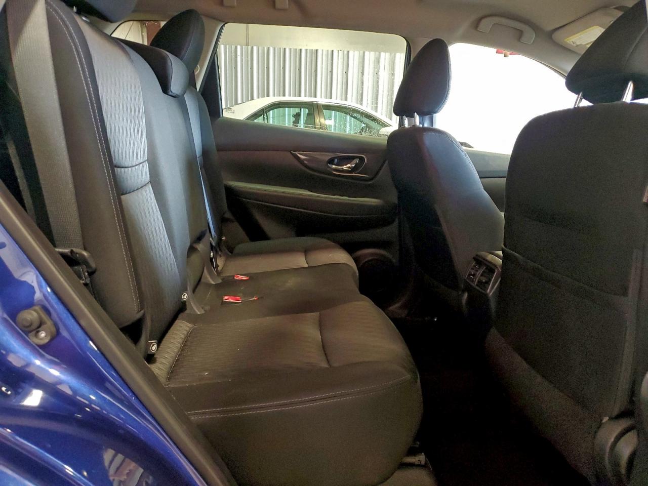 Nissan Rogue S Image 4