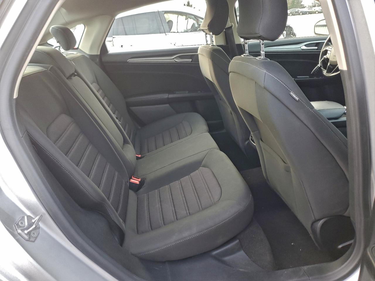 Ford Fusion Se Image 9