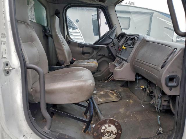 Freightliner M2 106 Medium Duty Image 2