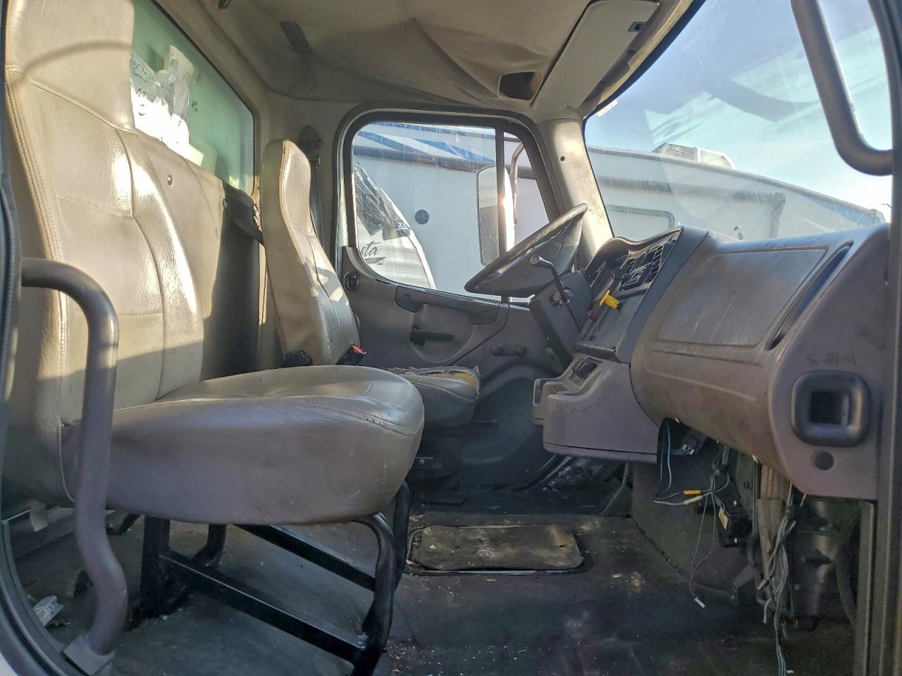 Freightliner M2 106 Medium Duty Image 9