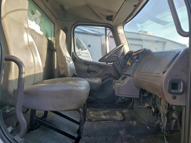 Freightliner M2 106 Medium Duty Image 9