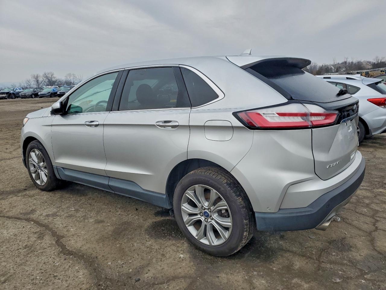 Ford Edge Titanium Image 3
