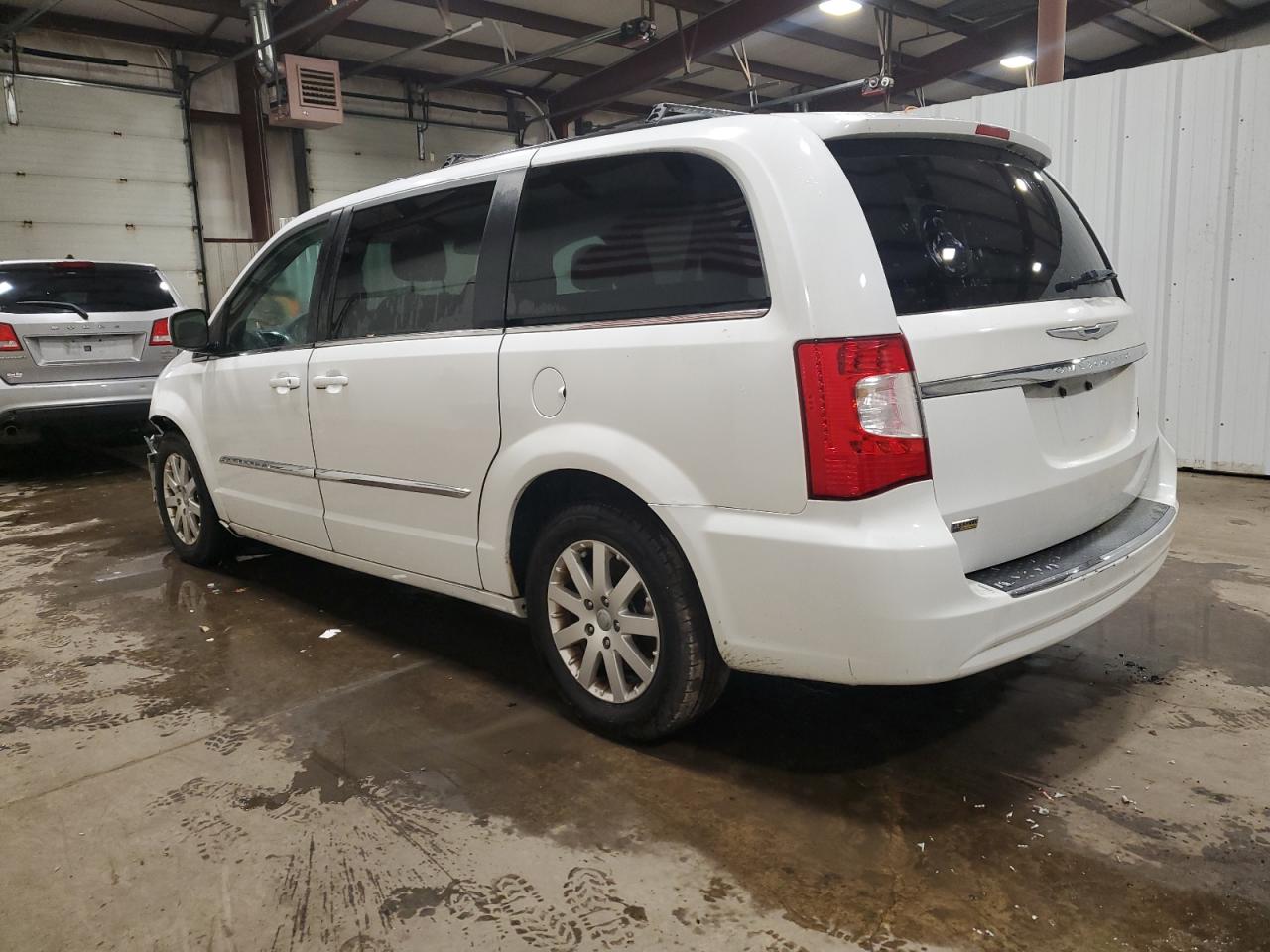 Chrysler Minivan Touring Image 3