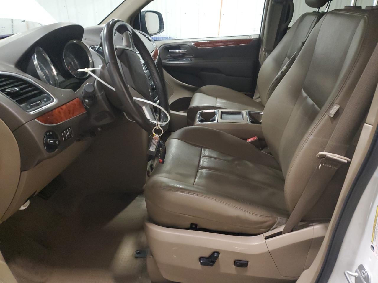 Chrysler Minivan Touring Image 12