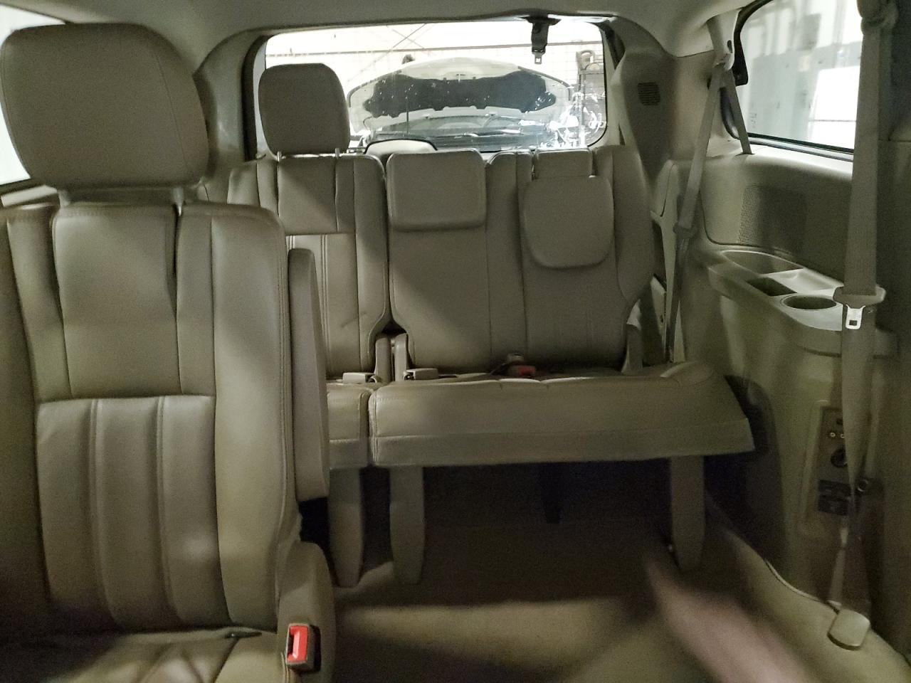 Chrysler Minivan Touring Image 13