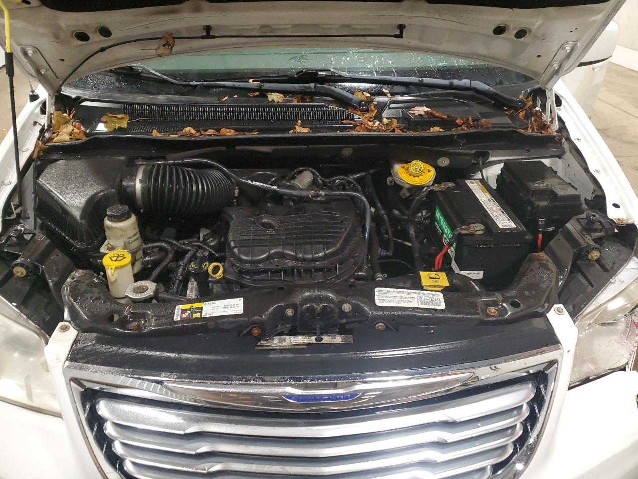 Chrysler Minivan Touring Image 11