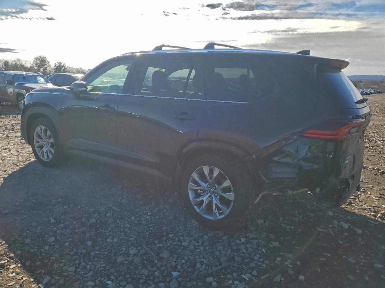 Toyota Grand High Le Image 2