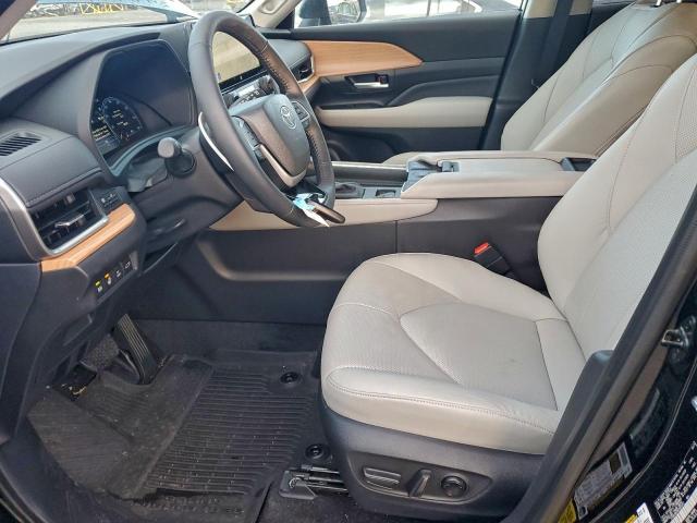 Toyota Grand High Le Image 5