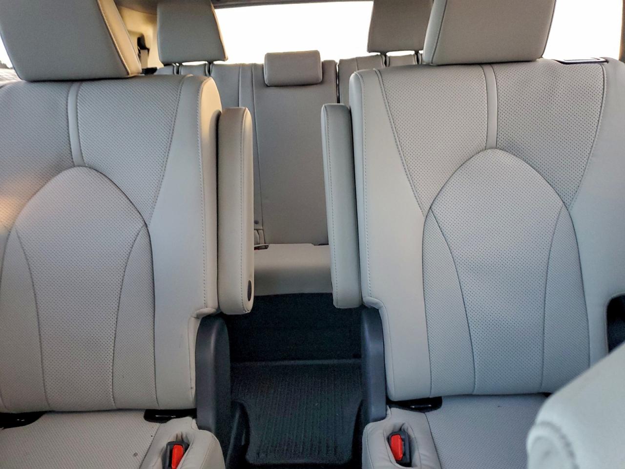 Toyota Grand High Le Image 10