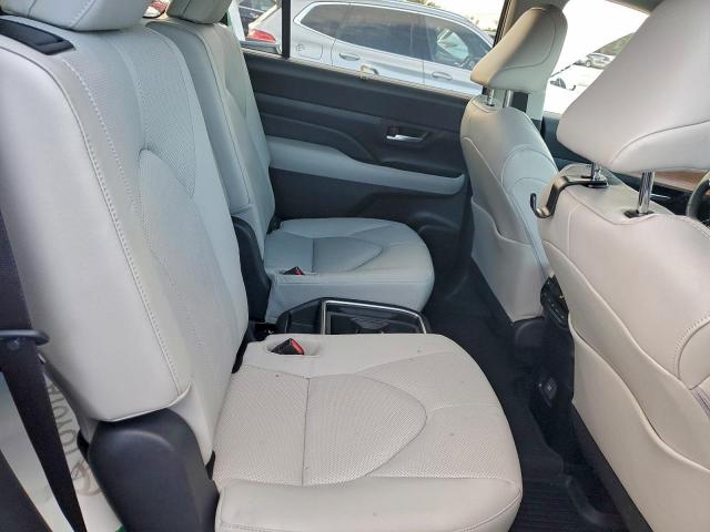 Toyota Grand High Le Image 8