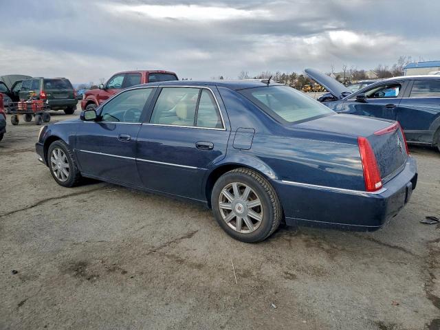 Cadillac DTS Image 3