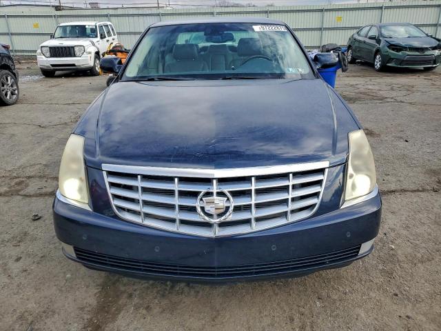 Cadillac DTS Image 6