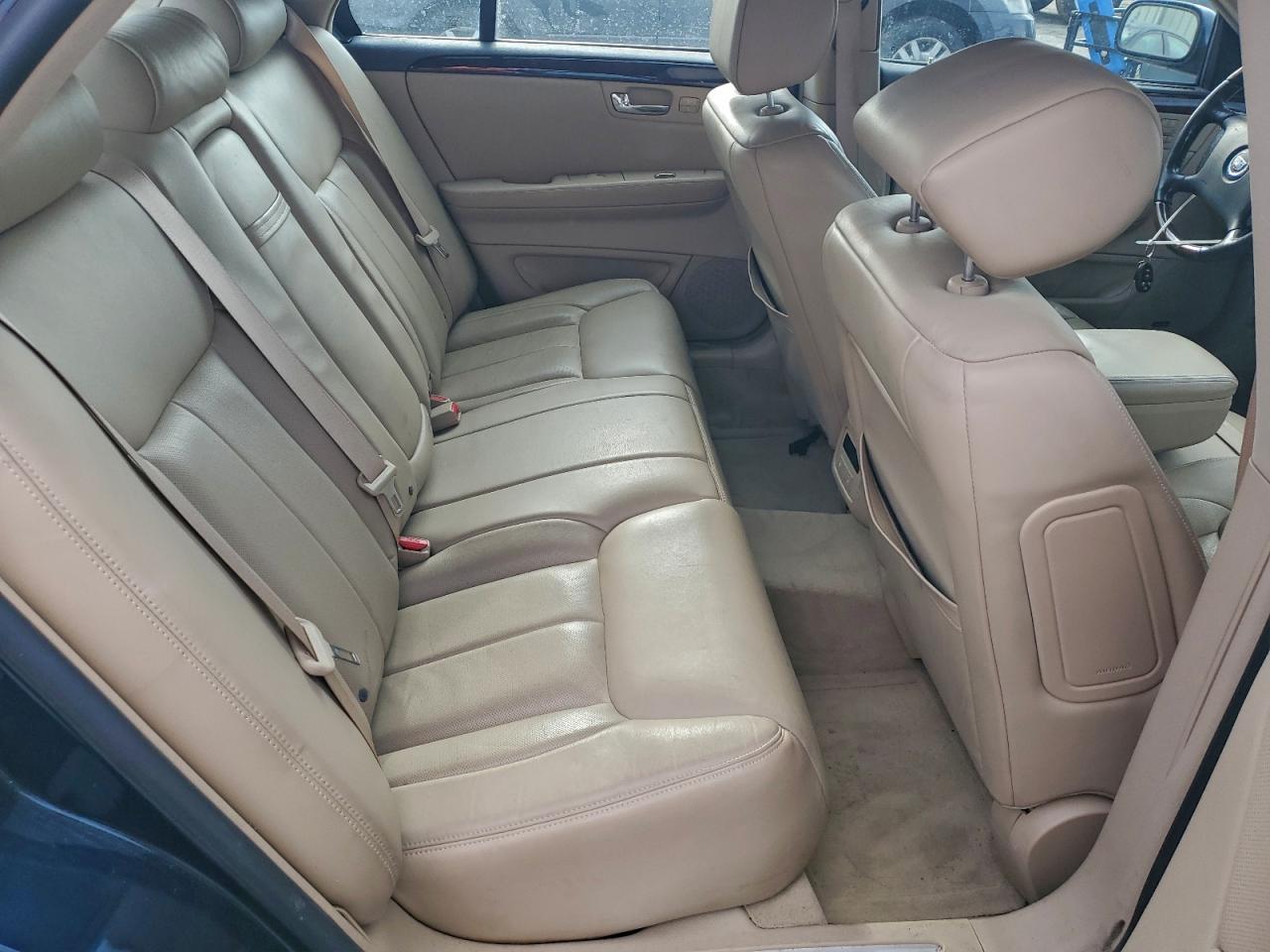 Cadillac DTS Image 12