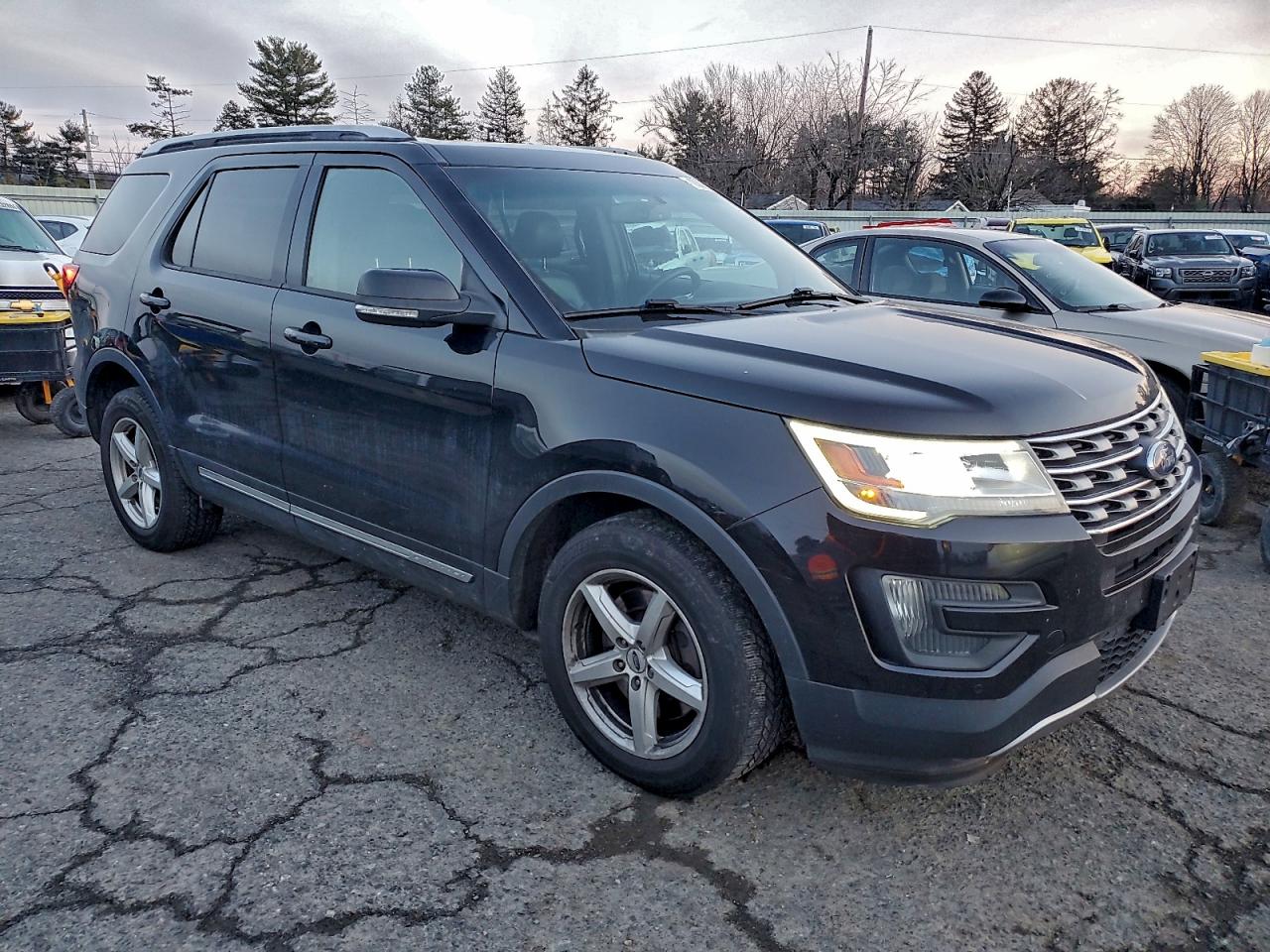 Ford Explorer Xlt Image 4