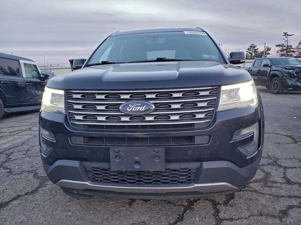 Ford Explorer Xlt Image 2