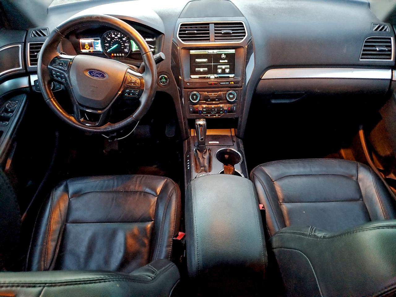 Ford Explorer Xlt Image 13