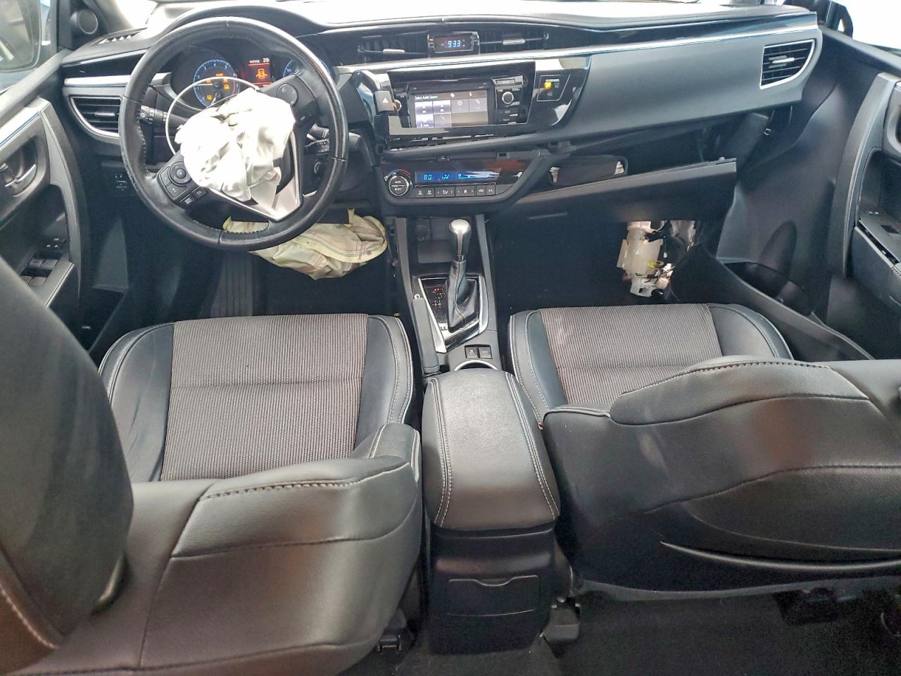 Toyota Corolla L Image 11