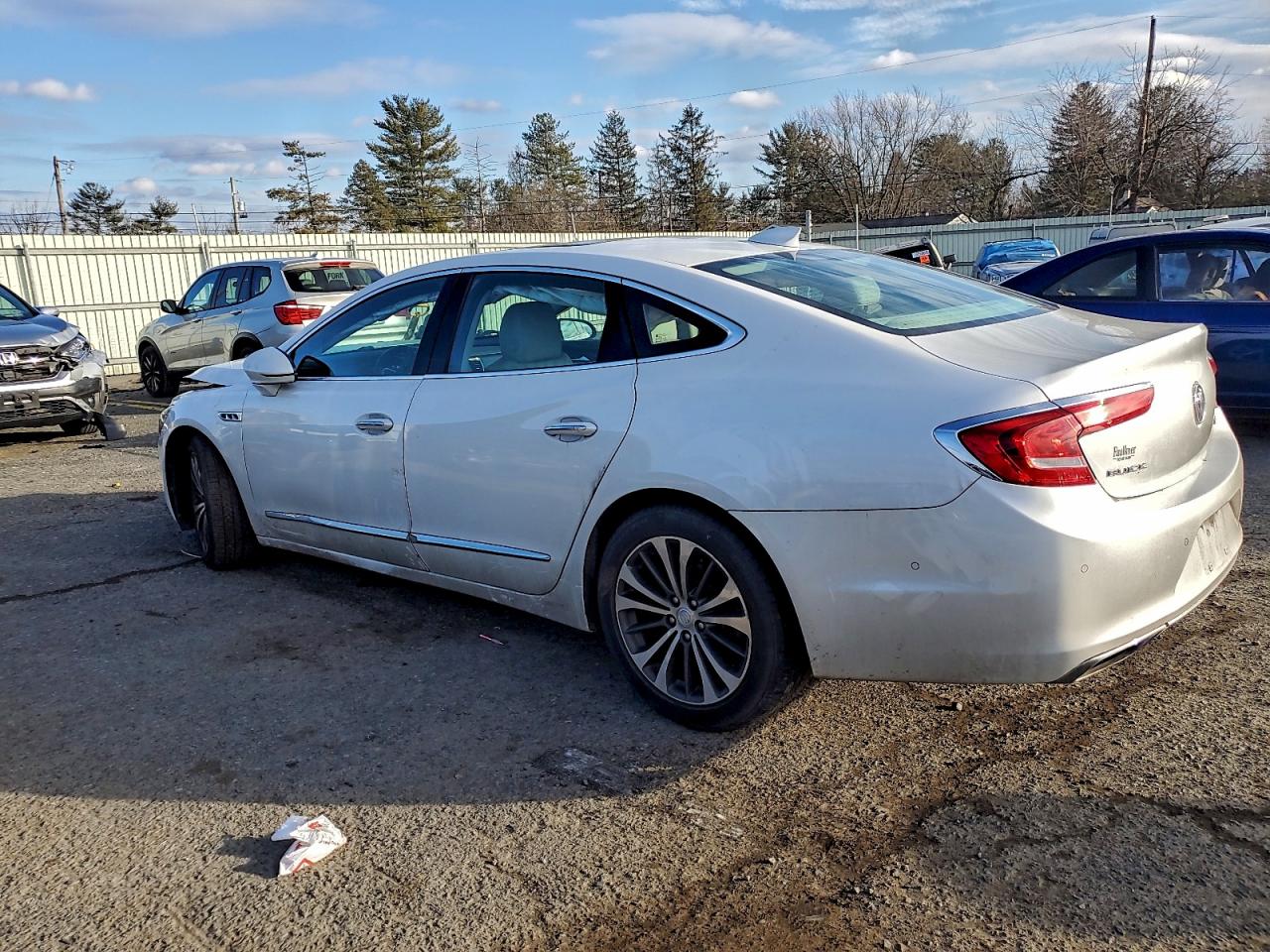 Buick LaCrosse Premium Image 3