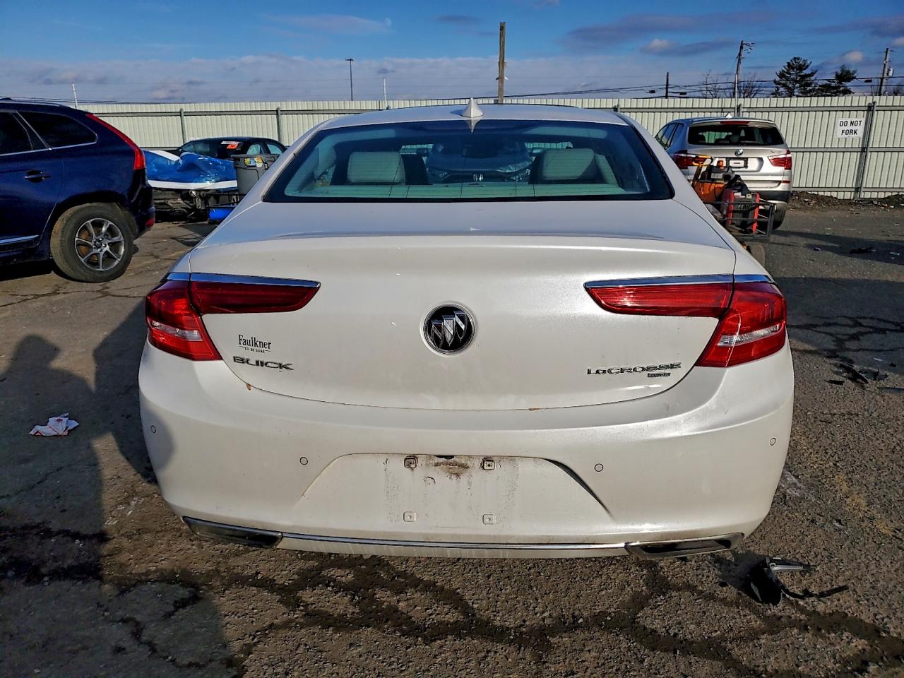 Buick LaCrosse Premium Image 11