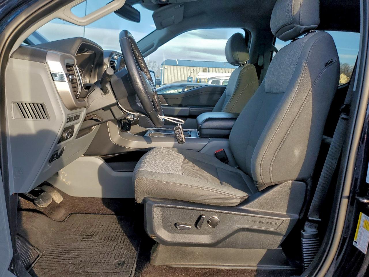 Ford F-150 Supercrew Image 6