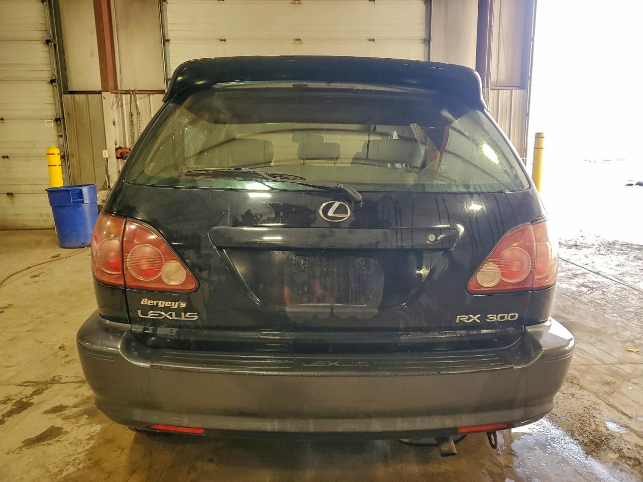 Lexus RX 300 Image 9