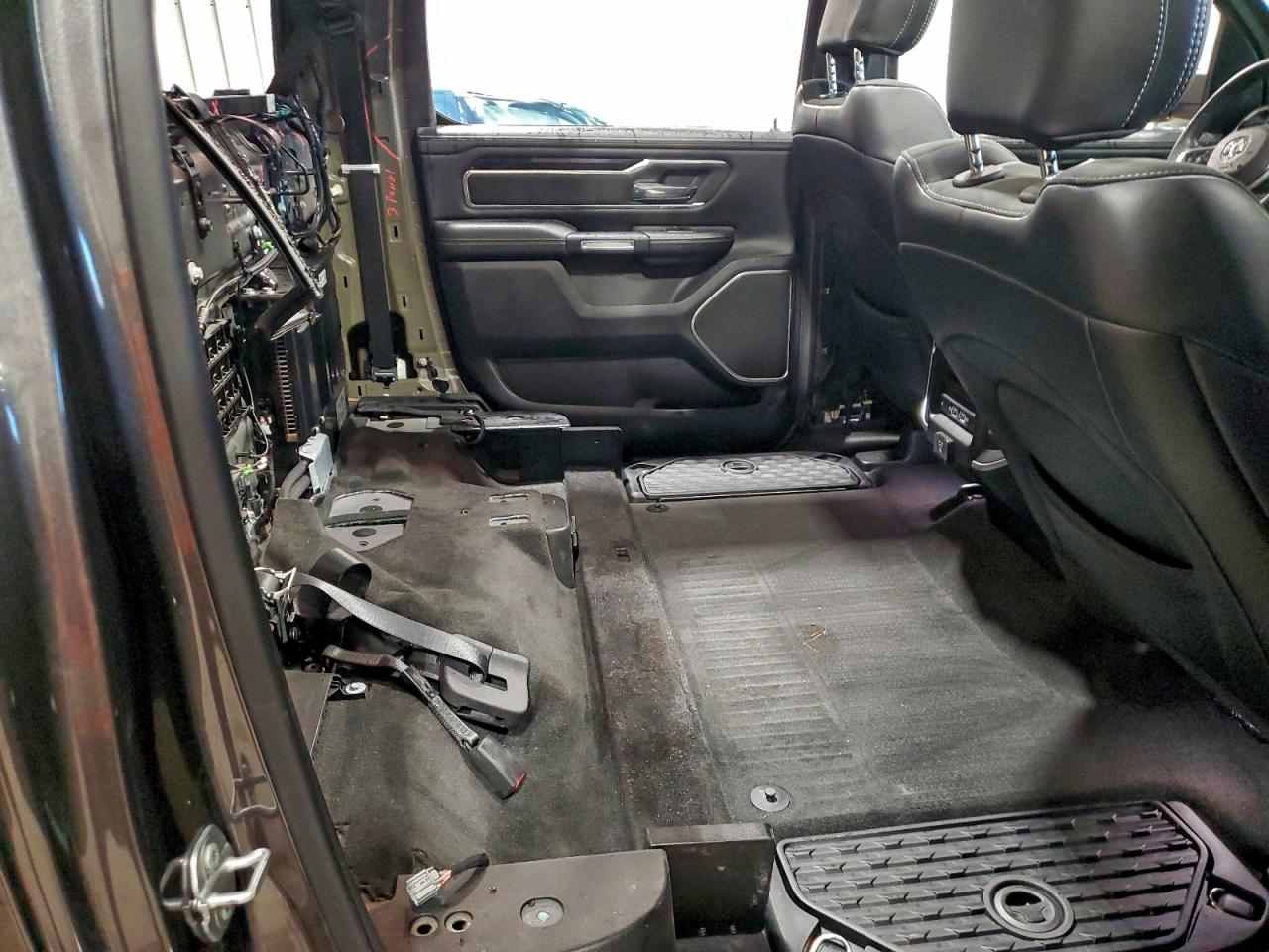 Ram 1500 Laramie Image 12