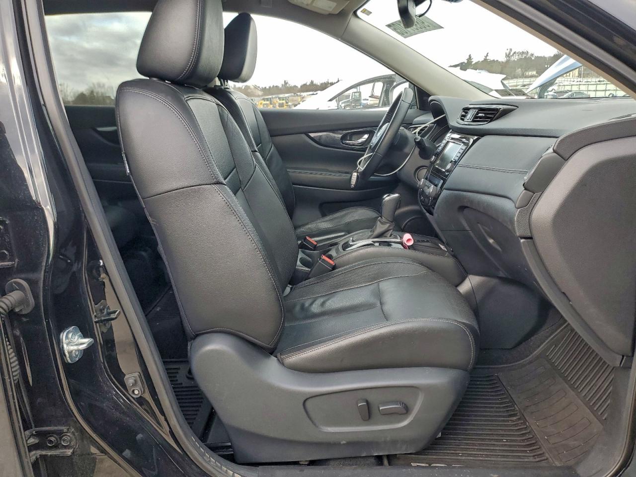 Nissan Rogue S Image 6