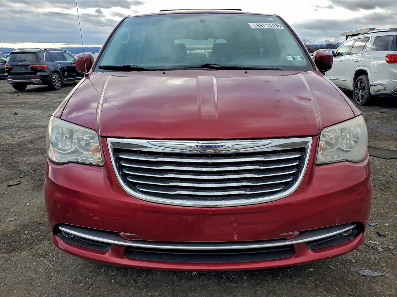 Chrysler Minivan Touring Image 4