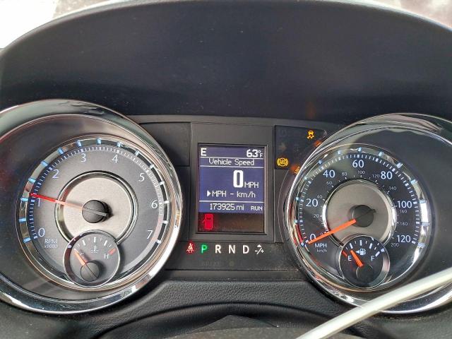 Chrysler Minivan Touring Image 9