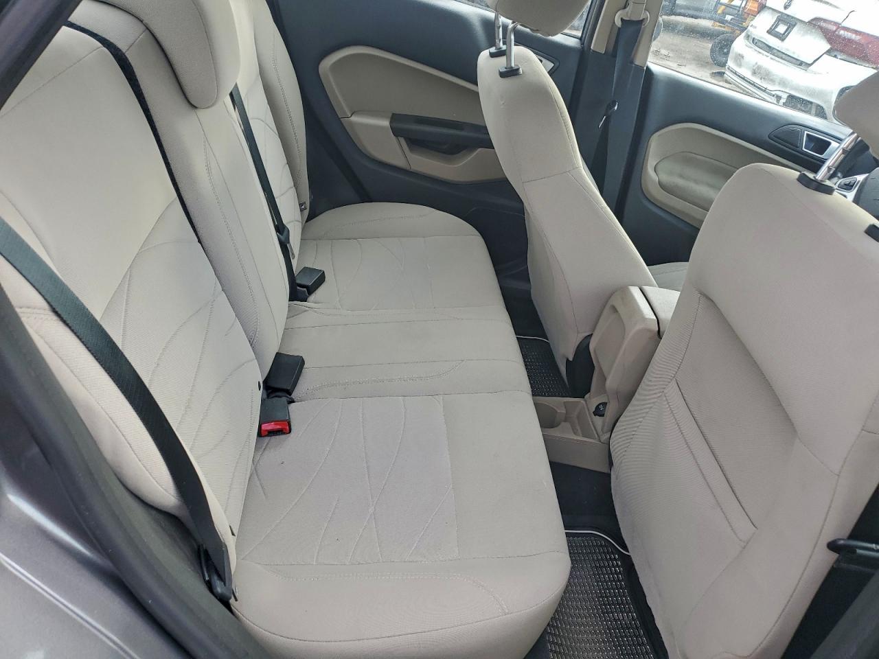 Ford Fiesta Se Image 11