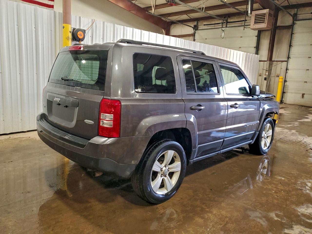Jeep Patriot Latitude Image 3