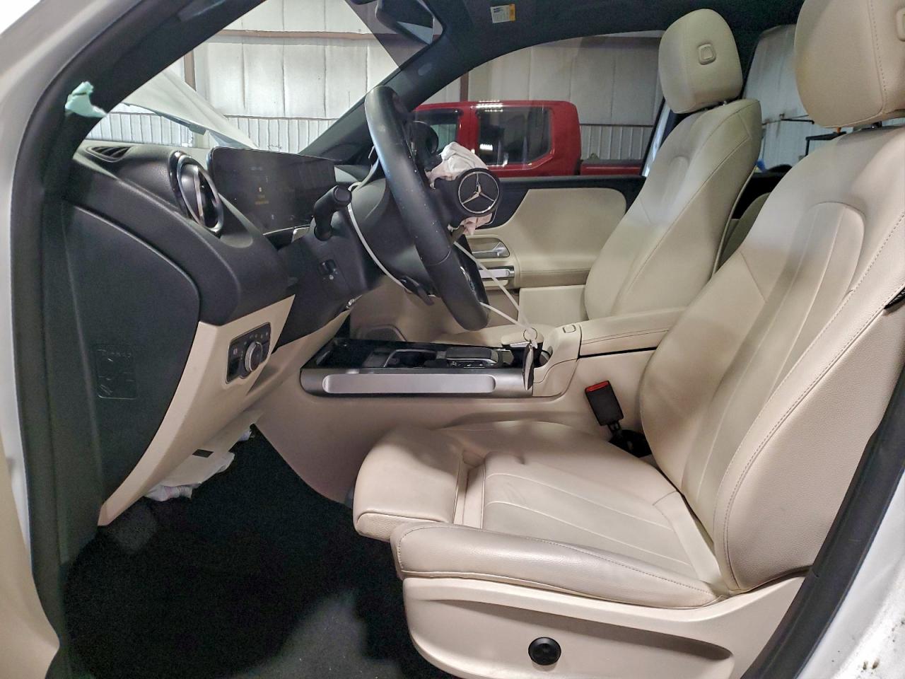 Mercedes-Benz GLB 250 4matic Image 8