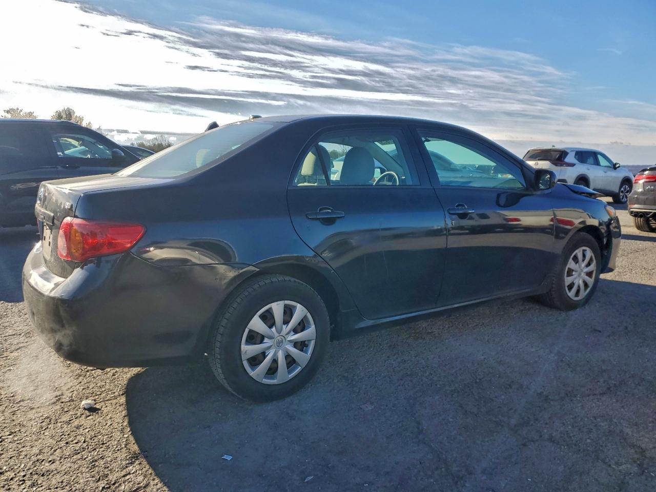 Toyota Corolla Base Image 3