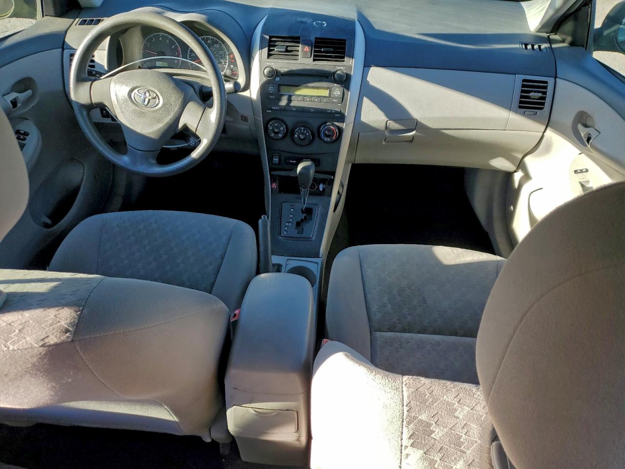 Toyota Corolla Base Image 6