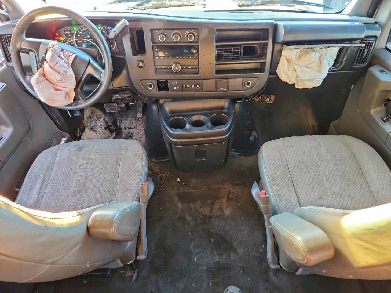 Chevrolet Express Lt Image 13