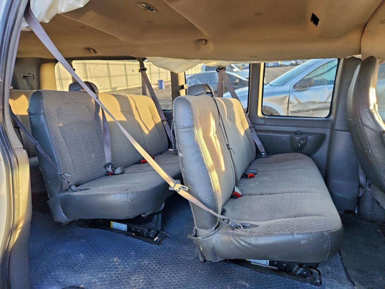 Chevrolet Express Lt Image 10