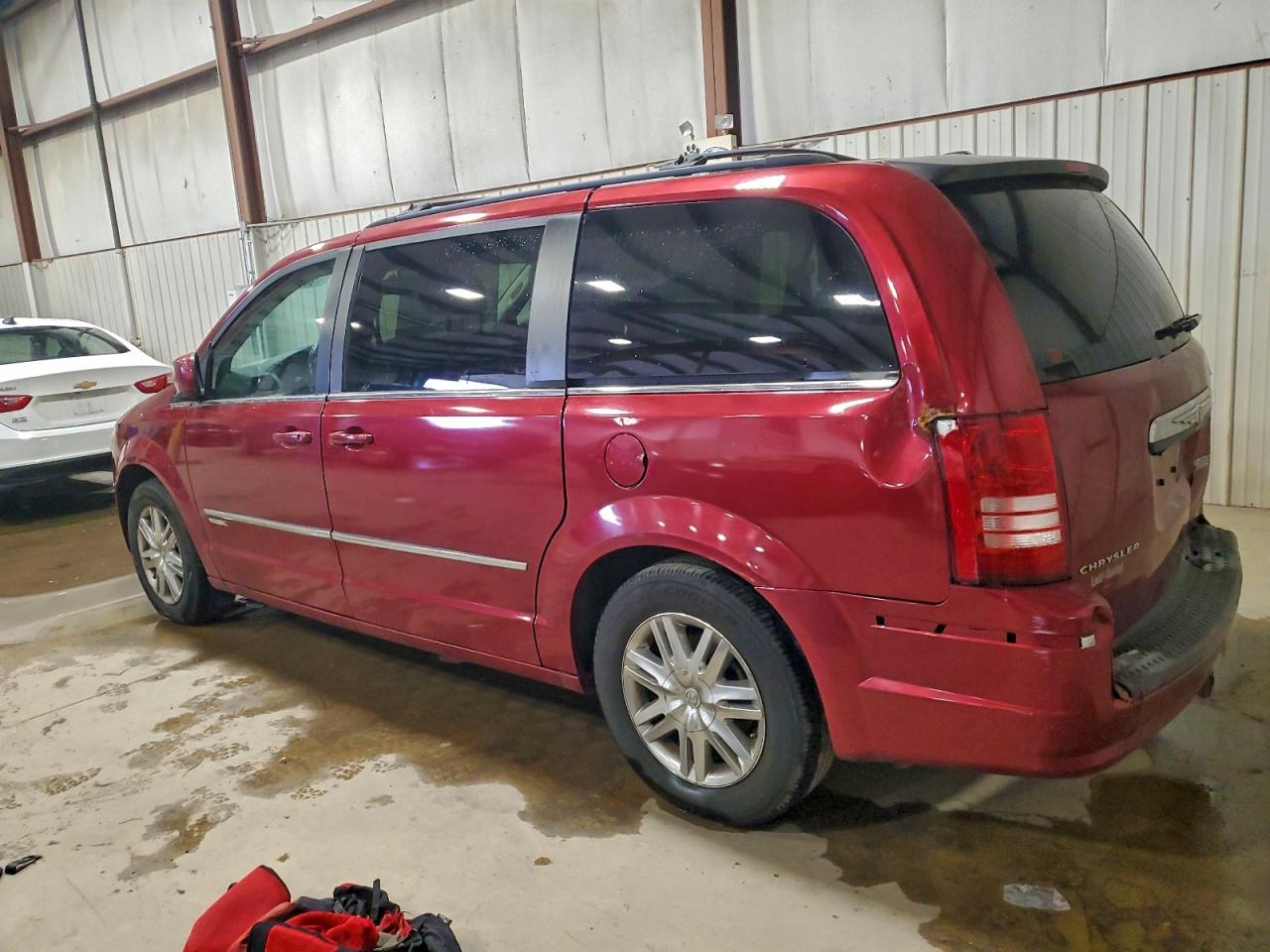 Chrysler Minivan Touring Image 6