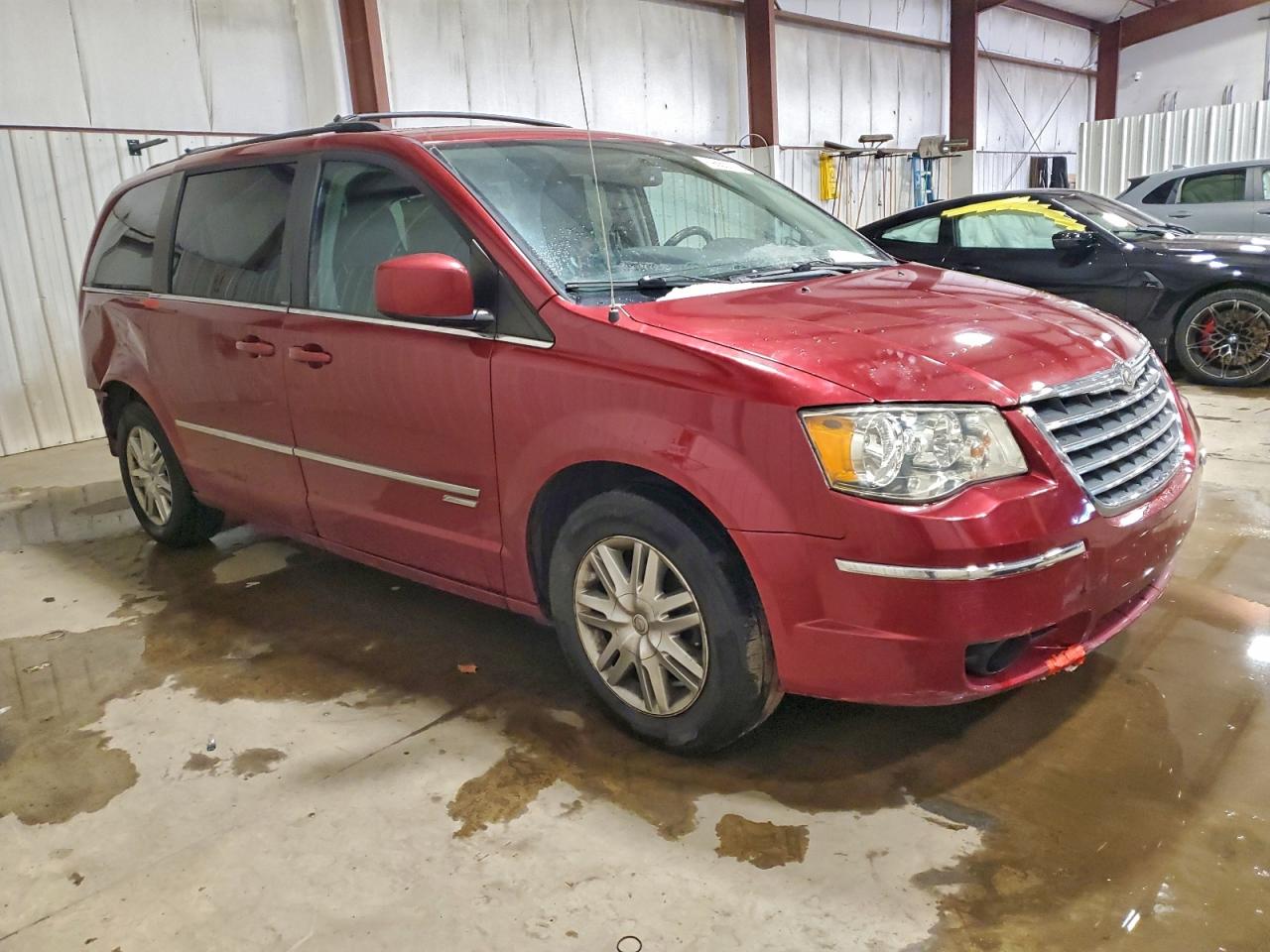 Chrysler Minivan Touring Image 7