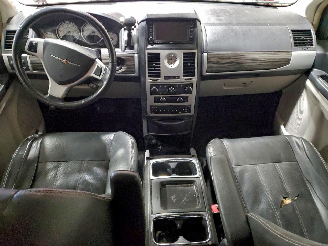 Chrysler Minivan Touring Image 12