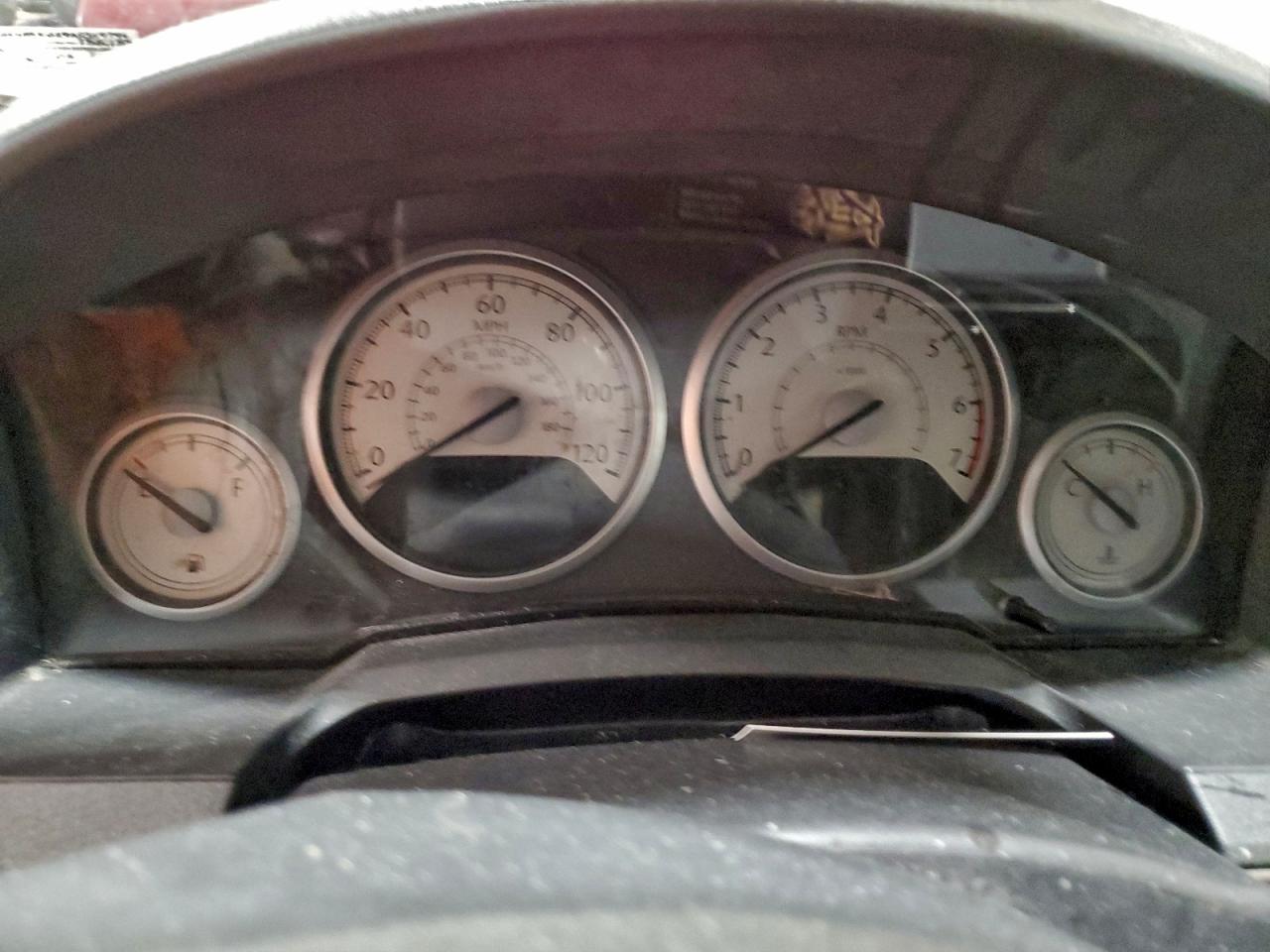 Chrysler Minivan Touring Image 10