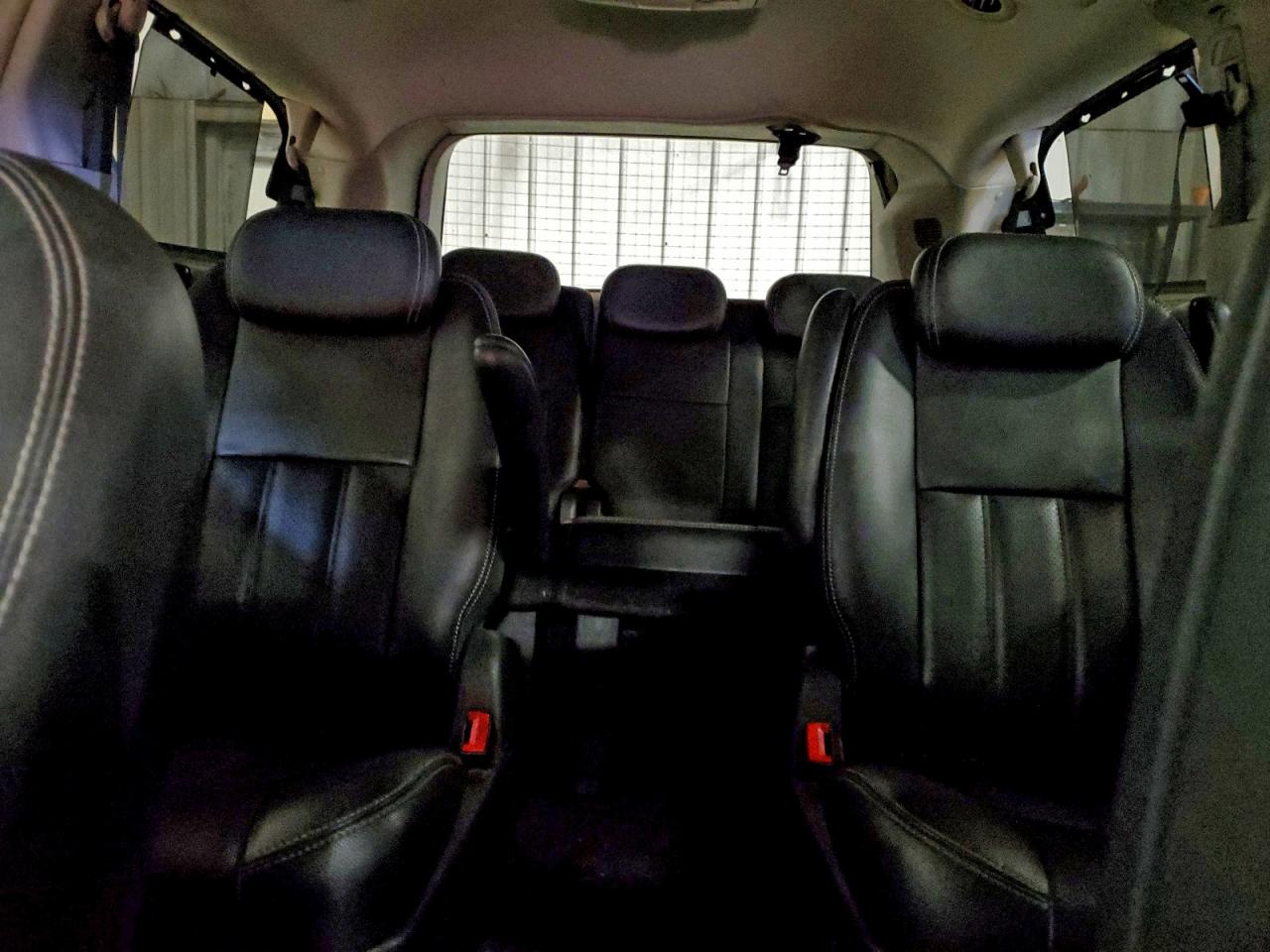Chrysler Minivan Touring Image 11