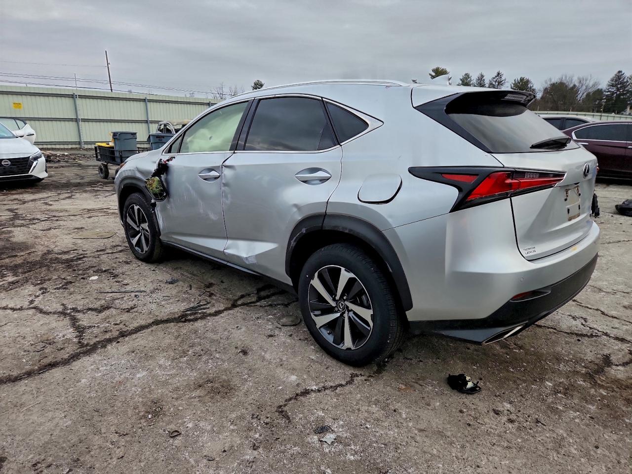 Lexus NX 300 Base Image 5