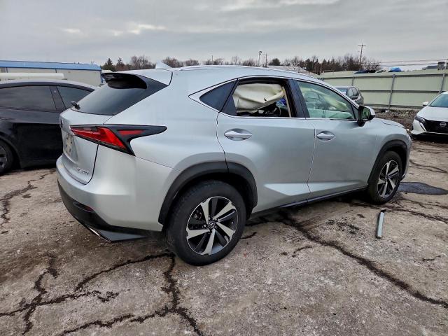 Lexus NX 300 Base Image 4